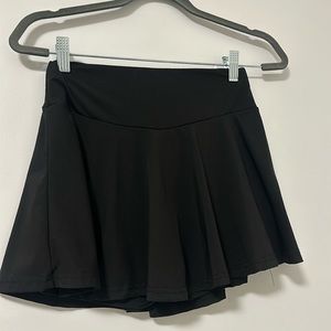 Flowy soft and stretchy black tennis skort